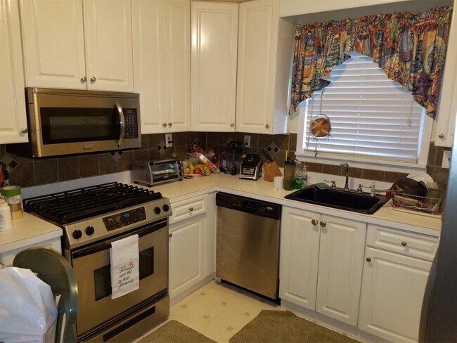 Building Photo - 5139 Amberly Rd