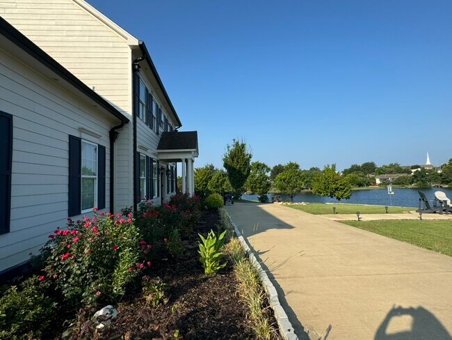 Building Photo - 3 Forest Lake Dr