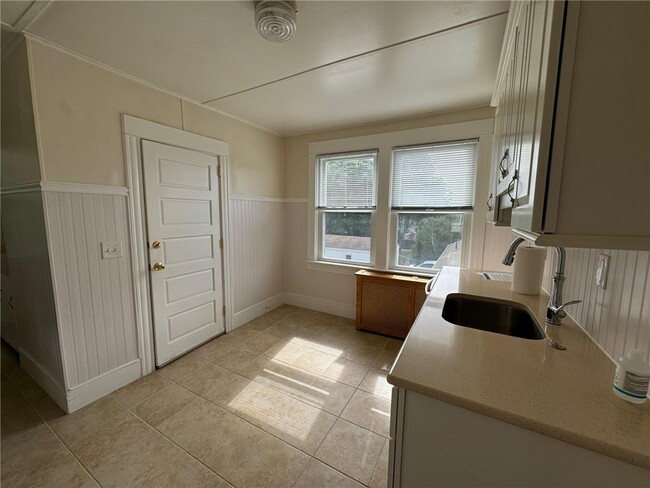 Building Photo - 15 Freeborn St