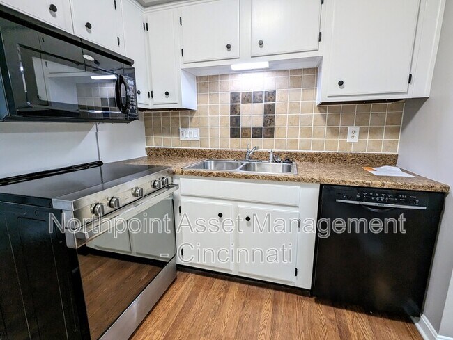 Foto del edificio - 9760 Bunker Hill Ln
