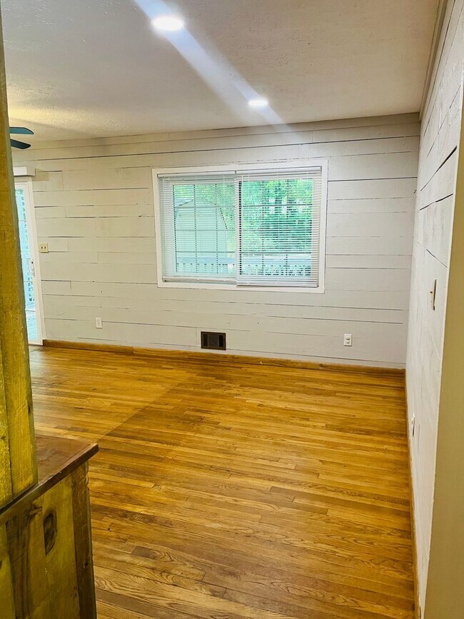 Foto del edificio - Cute cottage! 3 bed, 2 full bath, large bo...