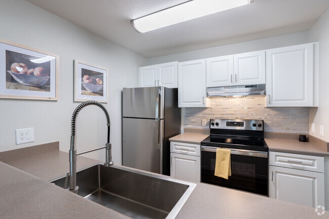 2BR, 1BA - Sequoia - Kitchen - Carlton Concord