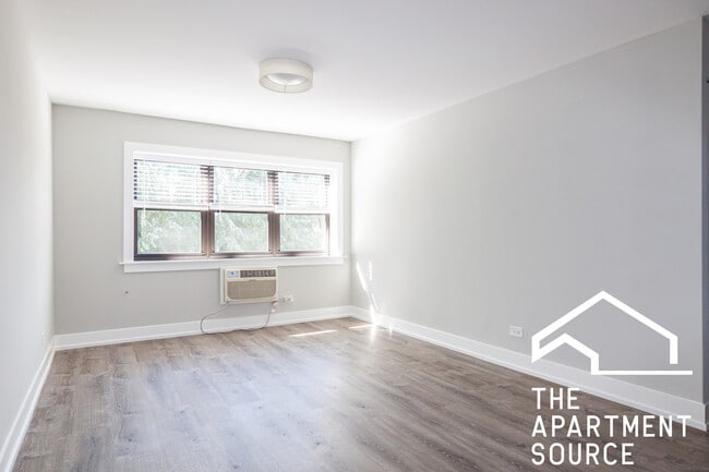 Building Photo - 454 W Barry Ave