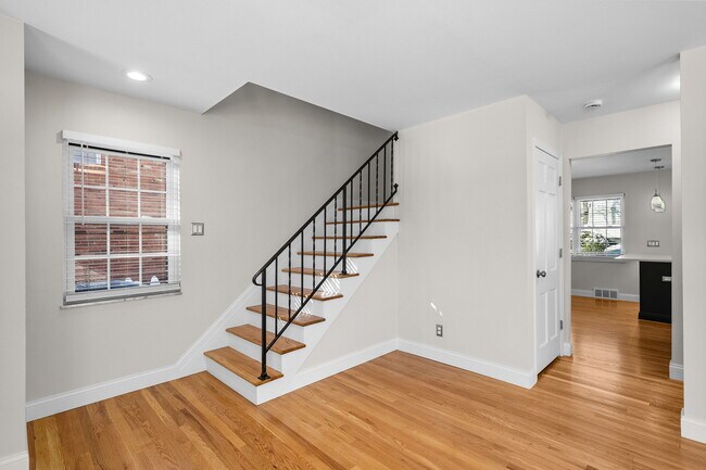 Foto del edificio - 235 W Washington Ave