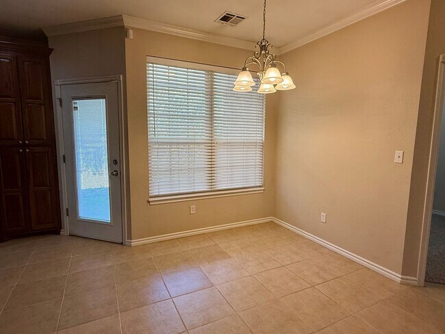 Foto del edificio - Beautiful Home in Surrey West of Yukon wit...