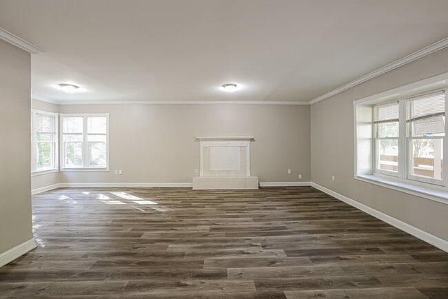 Building Photo - 3200 Carmel Dr