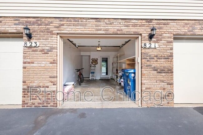 Building Photo - 821 Dighton Ln