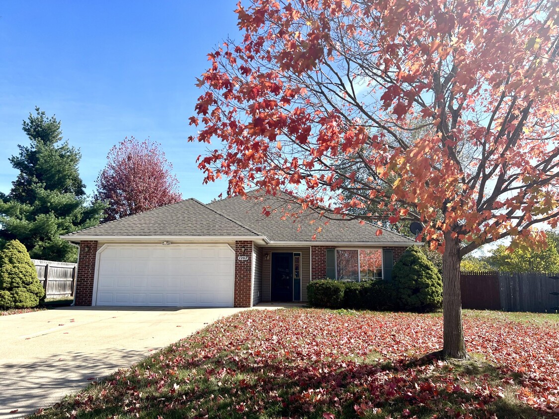Primary Photo - 1202 Squirewood Way