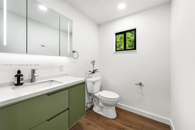 Foto del edificio - 3010 Blaine St