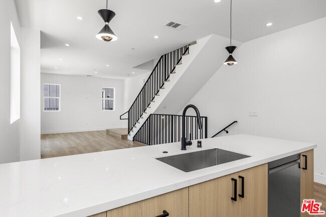 Foto del edificio - 5048 Cleon Ave