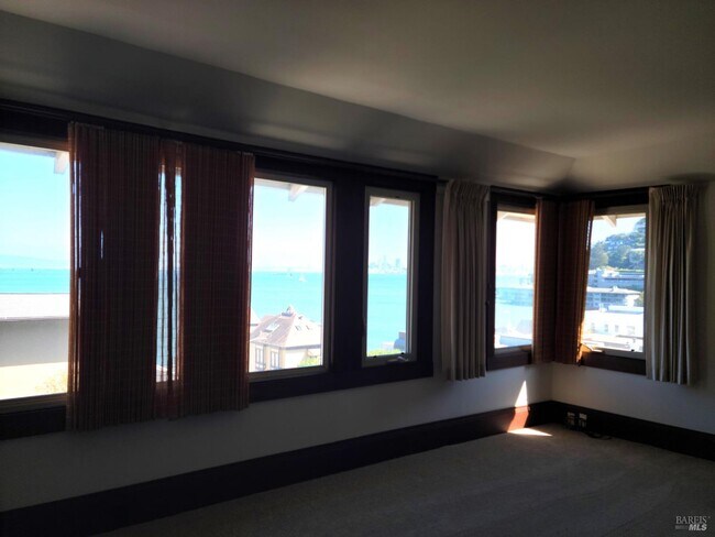 Foto del edificio - 305 2nd St