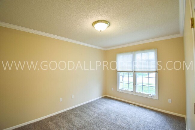 Foto del edificio - 4 Bedroom 2.5 Bathroom home in Urbandale