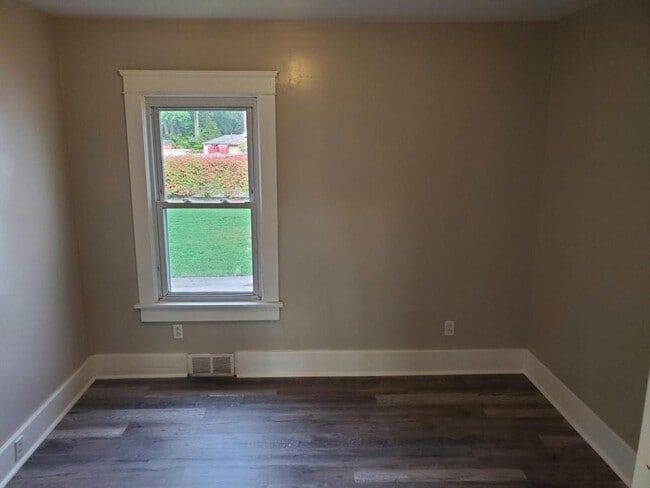 Building Photo - 133 Fairlawn Ave