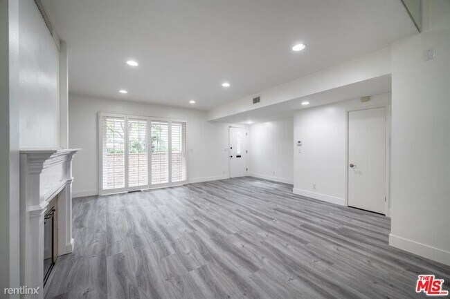 Building Photo - 13224 Admiral Ave