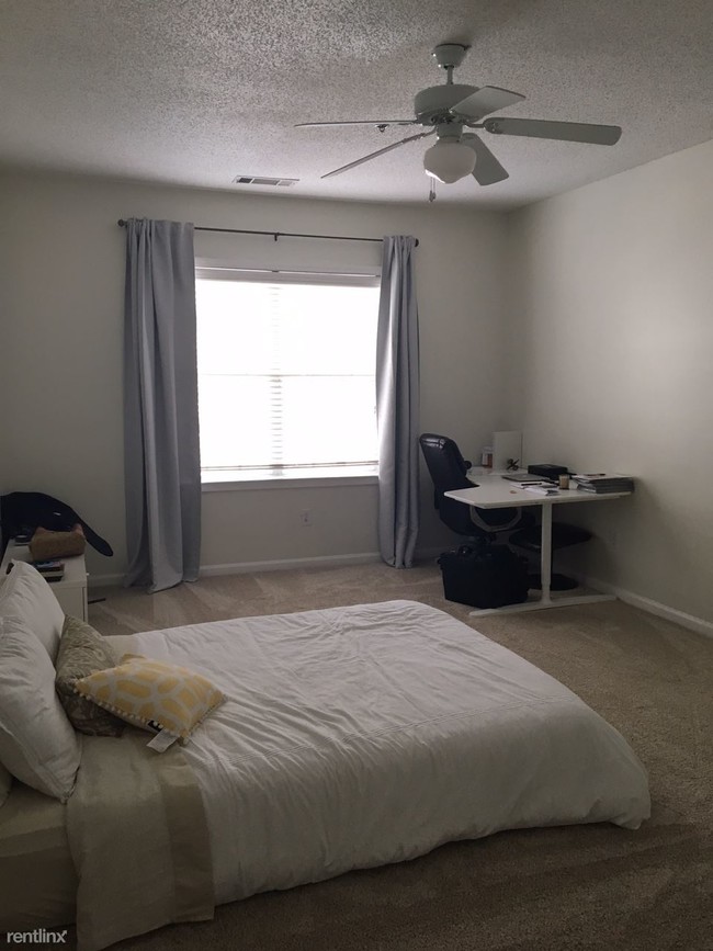 Foto del edificio - 308 Spring Heights Ln