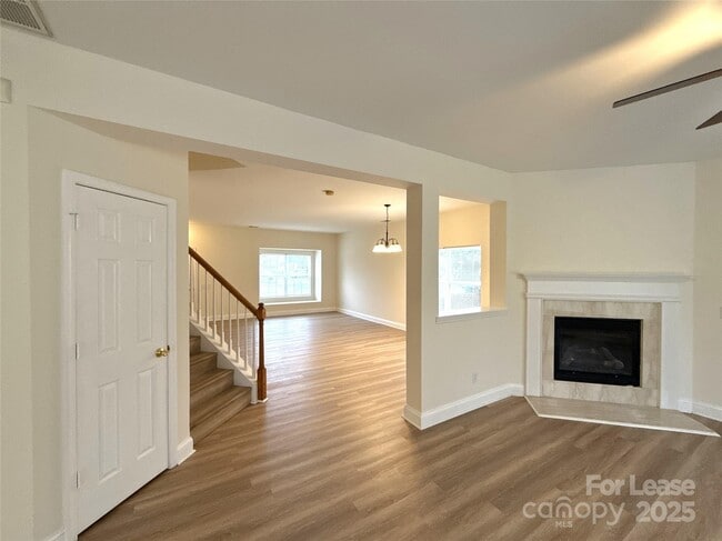 Foto del edificio - 1207 Jade Glen Dr