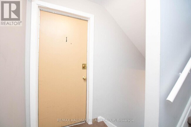Photo du bâtiment - 180-180 Woodroffe Ave