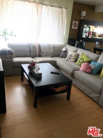 Foto del edificio - 852 W Beach Ave
