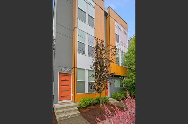 Building Photo - 5005A 40th Ave NE