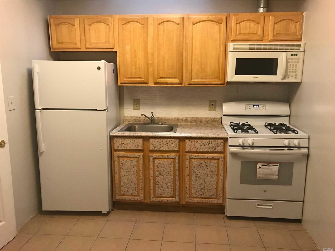 Foto principal - 214-77 Jamaica Ave