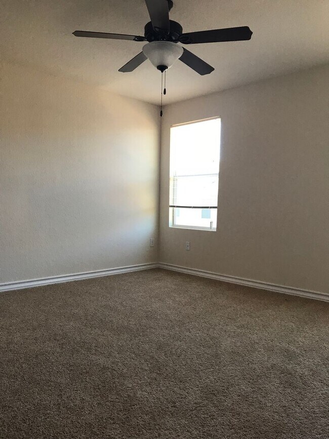 Foto del edificio - Town home for rent