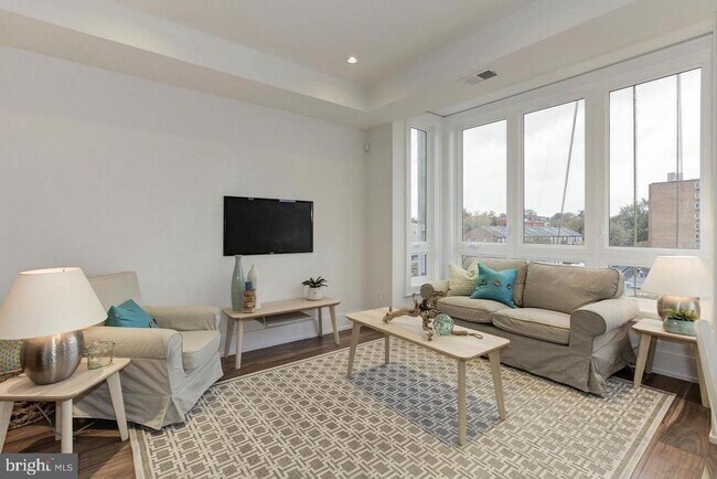 Foto del edificio - 904 H St NE