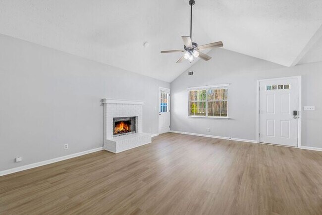 Foto del edificio - 4660 Bryant Rd