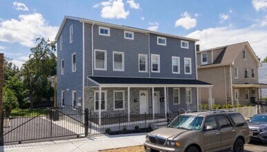 Building Photo - 170 Seaman St