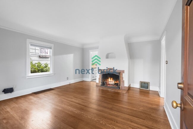 Building Photo - A beautiful 3 bed and 1 bathroom house for rent