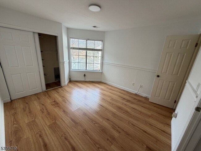 Foto del edificio - 94 Wescott Rd