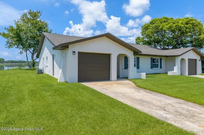 Foto del edificio - 828 Angela Ave