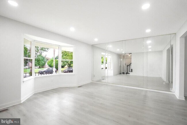 Foto del edificio - 6304 Juanita Ct