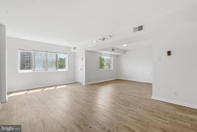 Foto del edificio - 5340 Holmes Run Pkwy