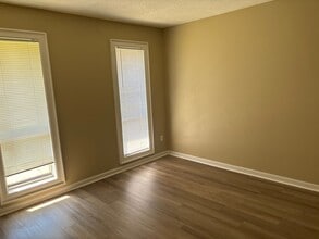 Building Photo - 633 Groveland Dr