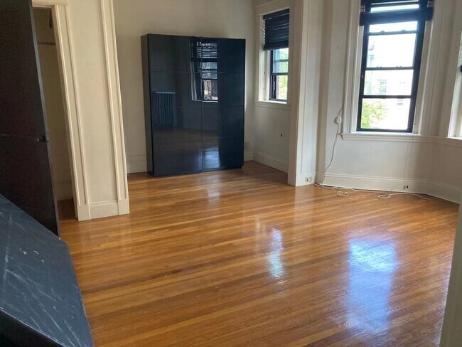 Foto del edificio - 43 Glenville Ave