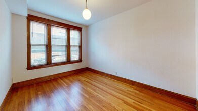 Building Photo - 3912 N Greenview Ave