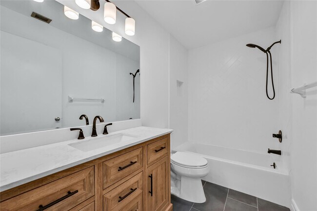 Foto del edificio - 7619 Silver Woods Ct