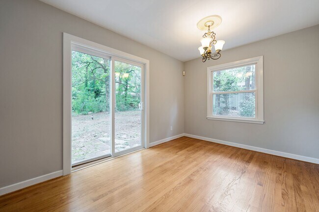 Foto del edificio - 2737 Dogwood Rd
