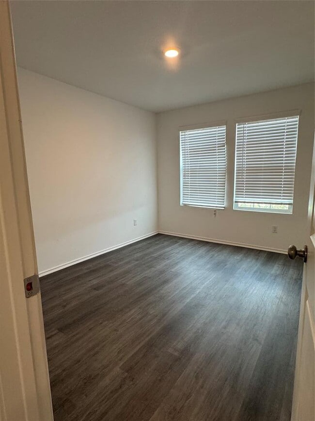 Building Photo - 332 Escondido Cir