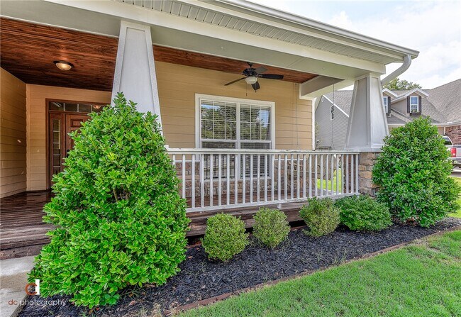 Foto del edificio - 1408 NE Dysart Woods Ln