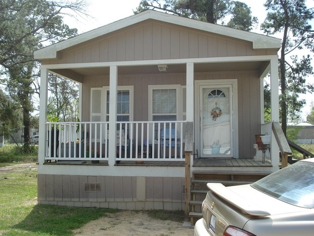 Building Photo - Forest Hollow Manufactured Home Community