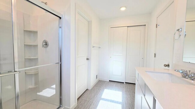 Foto del edificio - 4748 Airlake Curv