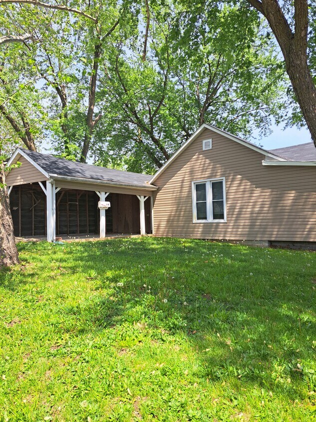 Foto principal - 318 E Madison St