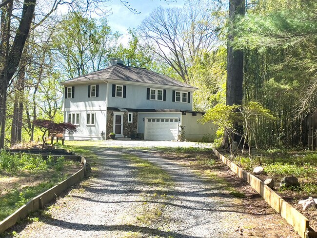 Building Photo - 405 Pine Rd