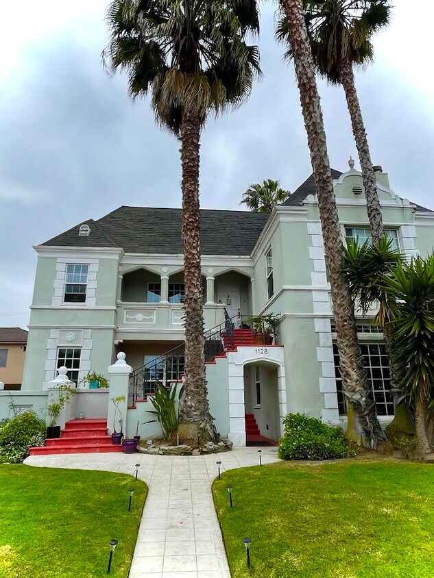 Primary Photo - 1130 Meadowbrook Ave