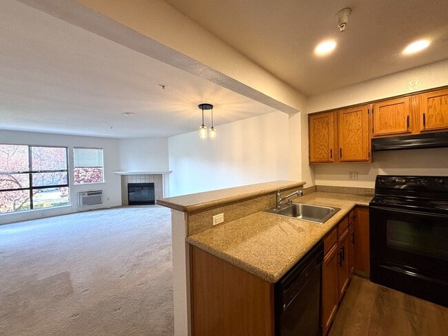 Foto del edificio - Beautiful & Spacious 1 Bedroom Condo in Highly Desirable Adobe Hills