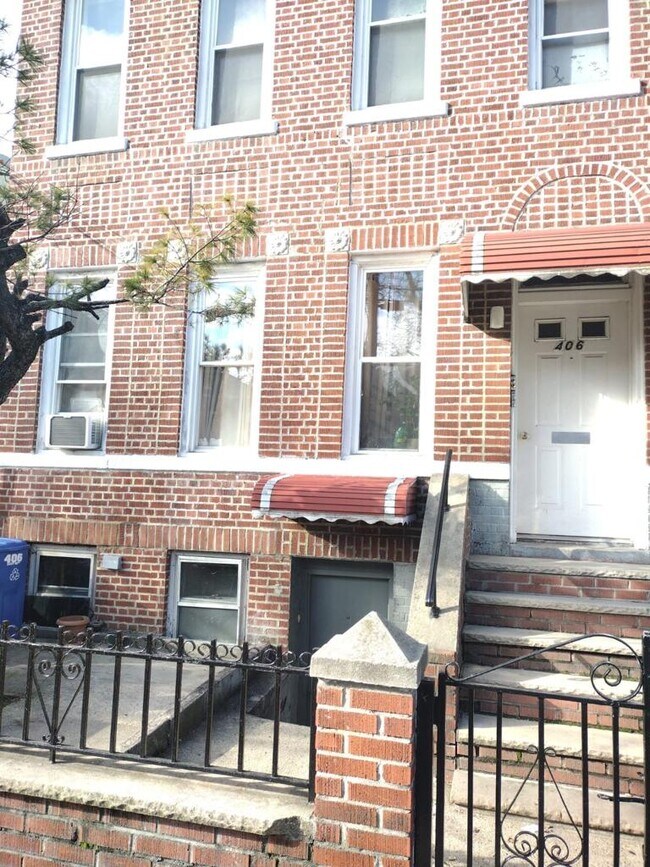 Building Photo - 406 E 52nd St