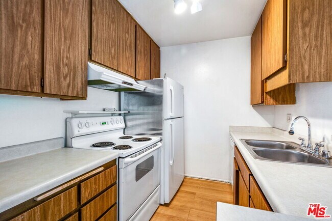 Foto del edificio - 7742 Redlands St