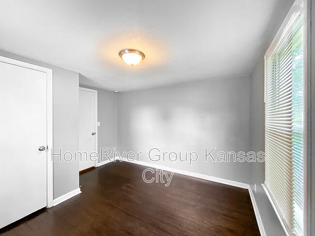 Foto del edificio - 7801 E 112th St