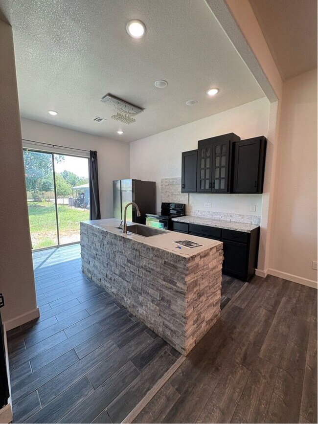 Foto del edificio - 2409 S Willard Ave